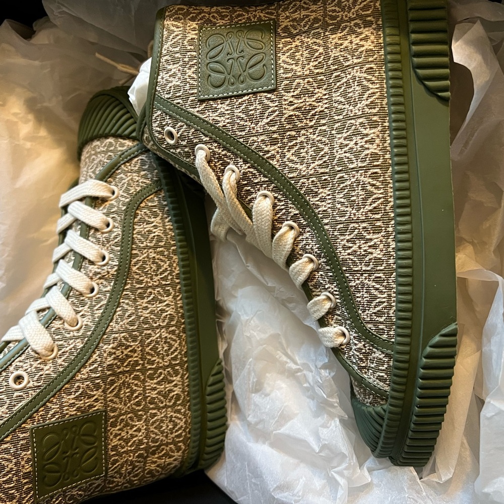 Loewe authentic high top tennis shoes size 37 brand new never worn